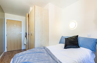 Bronze En Suite, Europa, 190 Erskine Street, City Centre, Liverpool - Image 3